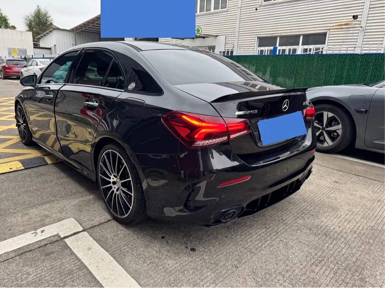 Mercedes-Benz A-Class AMG 2021 AMG A 35 L 4MATIC Blazing Night Special Edition фото 16