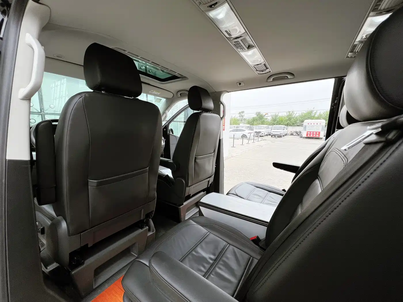 Volkswagen Multivan 2016 2.0TSI 4WD Prestige 7-Seater фото 12