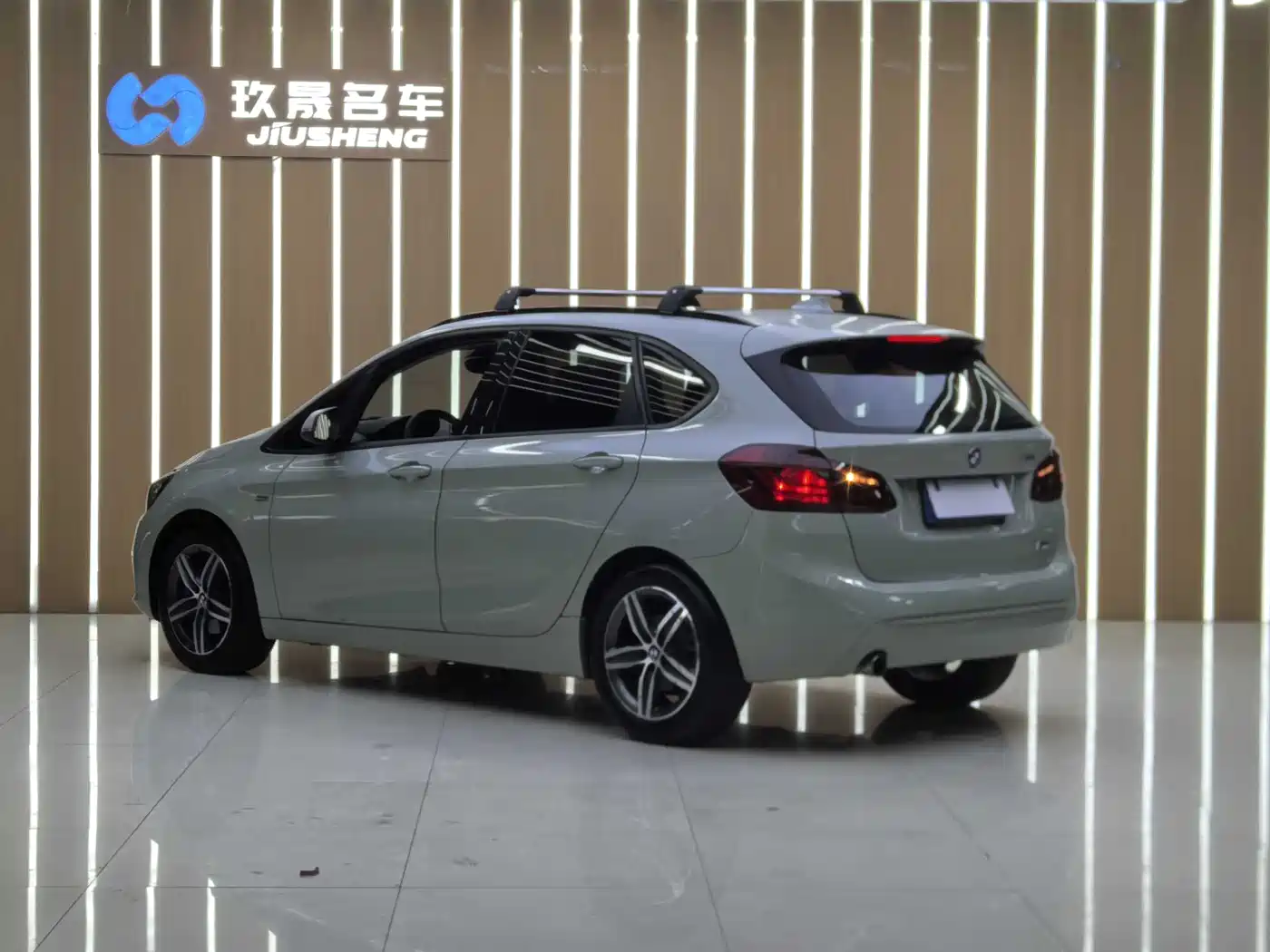 BMW 2 Series Touring 2016 218i Sport Design Package фото 18