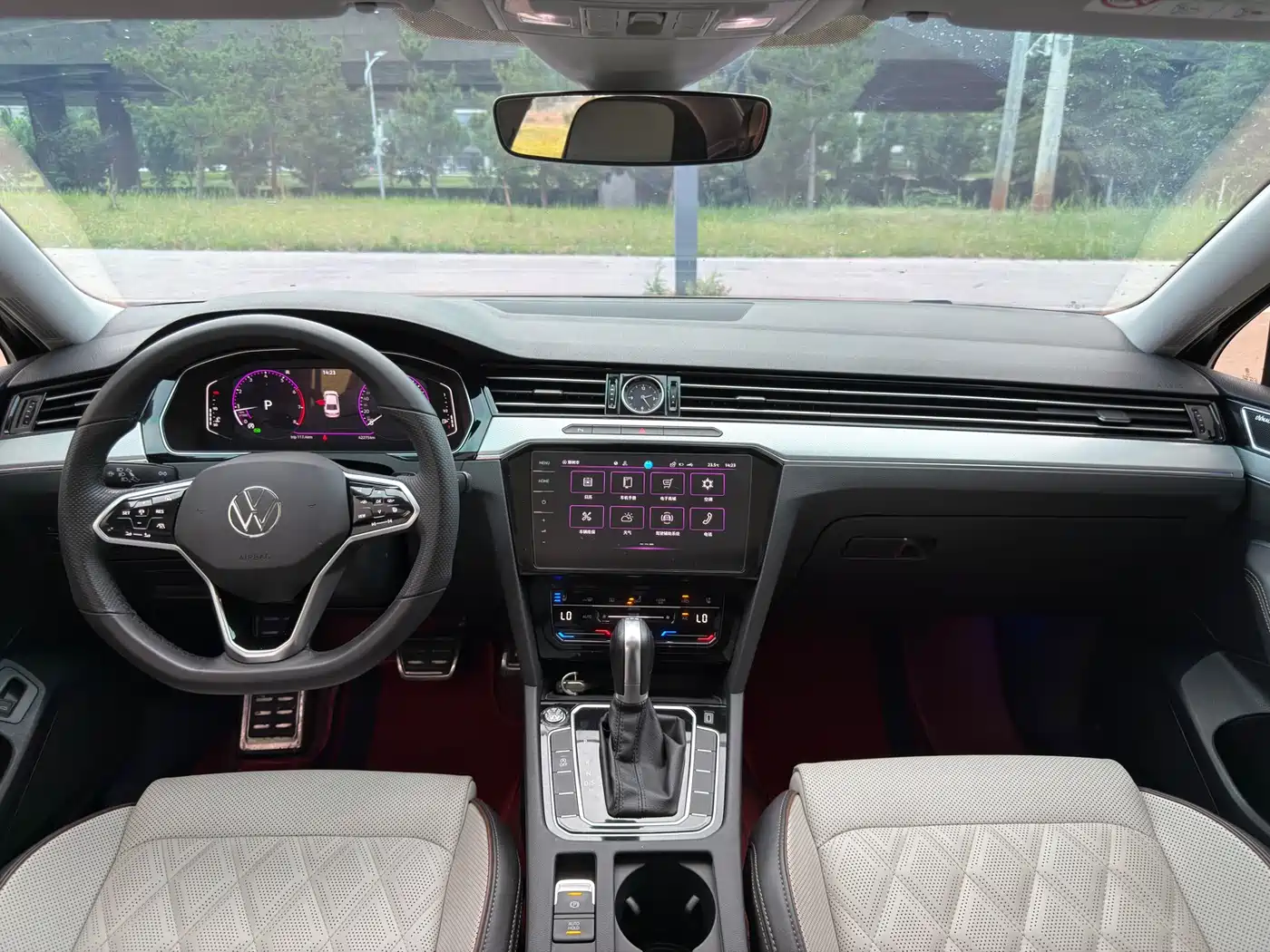 Volkswagen Magotan 2023 Model 2 Million Commemorative Edition 330TSI DSG Luxury фото 6