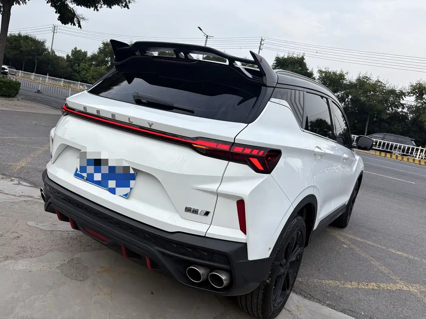 Фото 5 - Geely Binyue