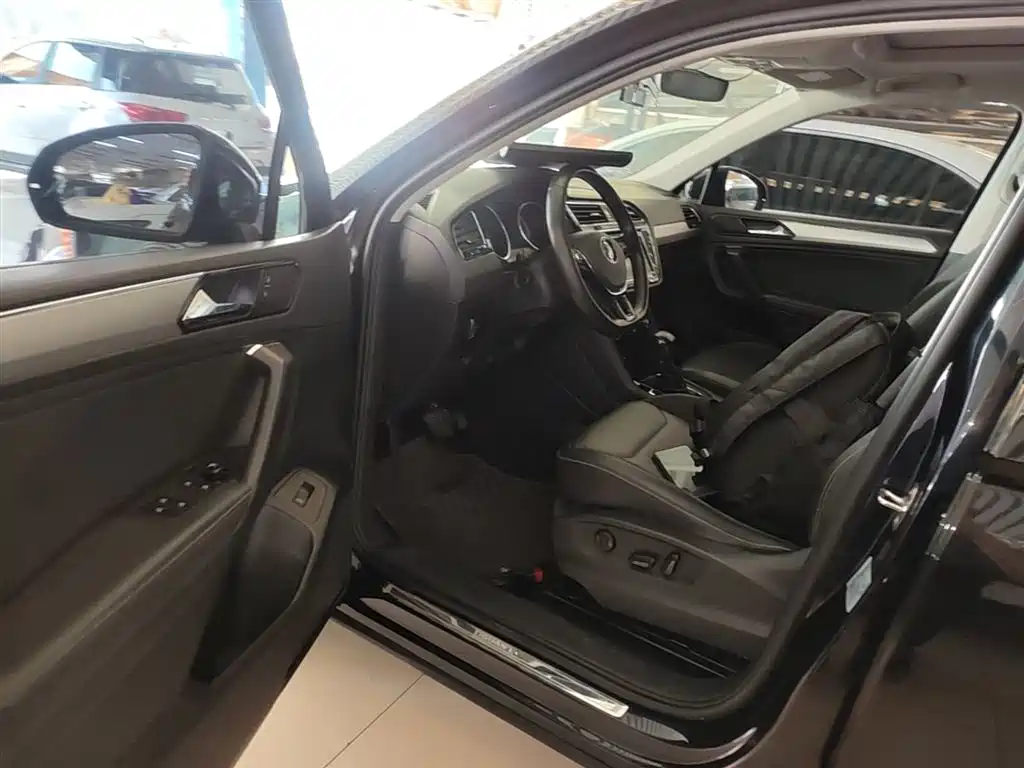 Volkswagen Tiguan L 2019 330TSI Auto 2WD Smart Luxury Edition China V фото 16