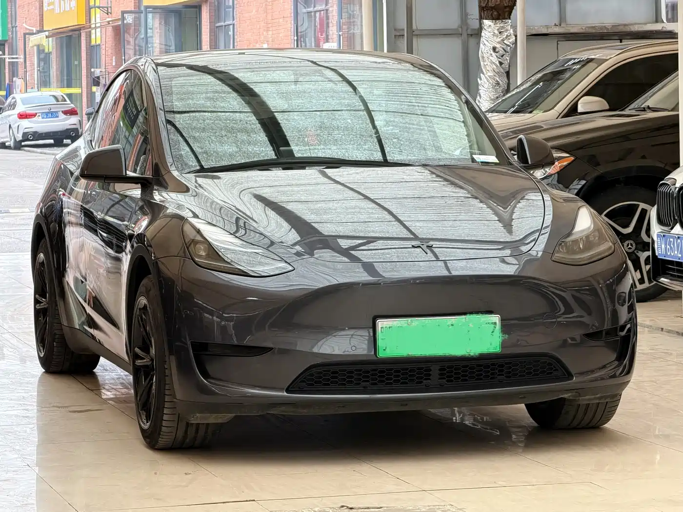 TESLA MODEL Y