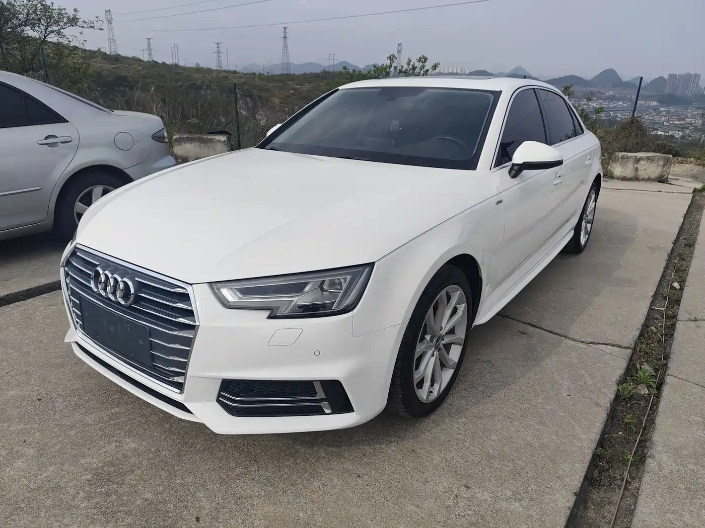 Audi A4L 2018 30th Anniversary 40 TFSI Fashion