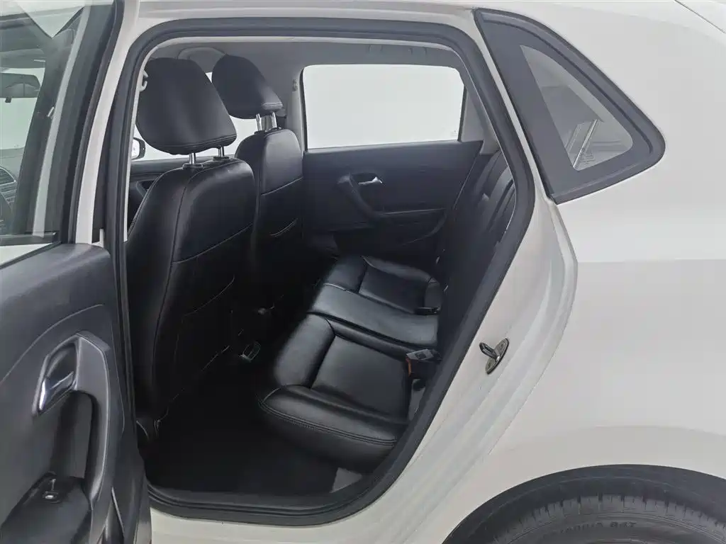 Volkswagen Polo 2014 1.4L Automatic Comfort Edition фото 15