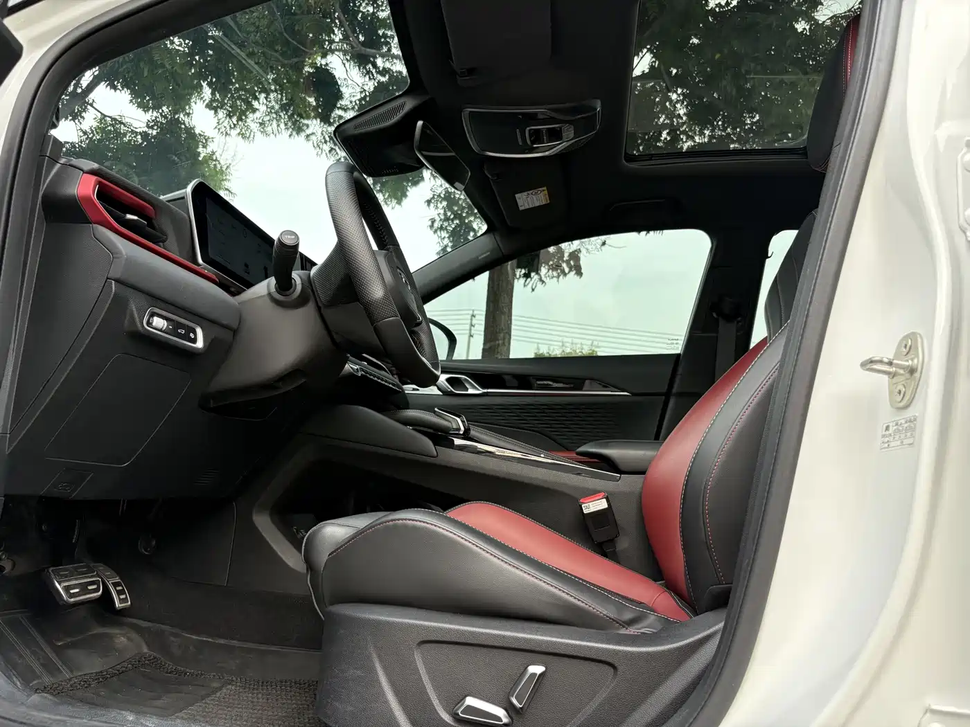 Фото 8 - Geely Binyue