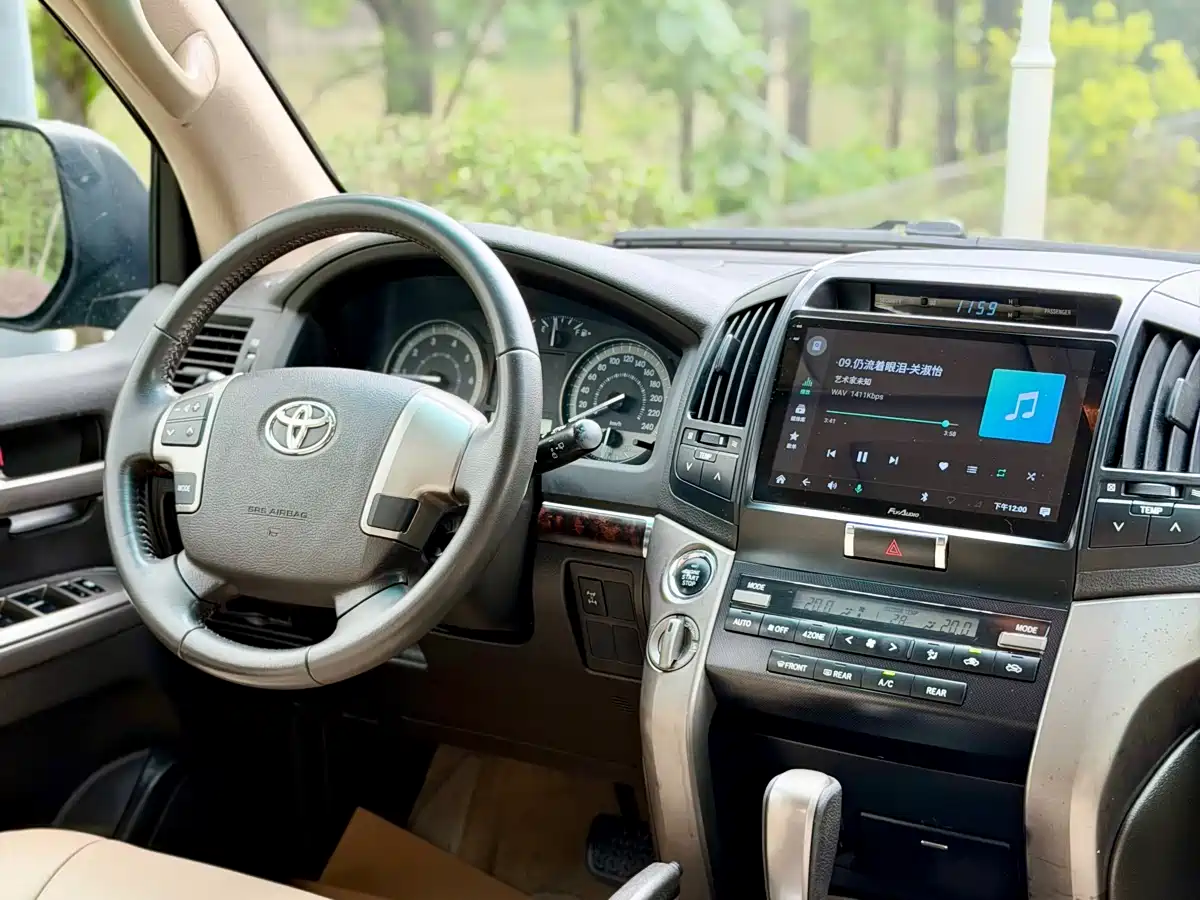 Toyota Land Cruiser 2010 Model 4.0L Automatic VX фото 16