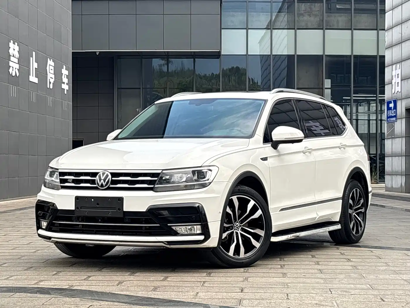 Volkswagen Tiguan L 2021 330TSI Automatic 2WD R-Line Premium