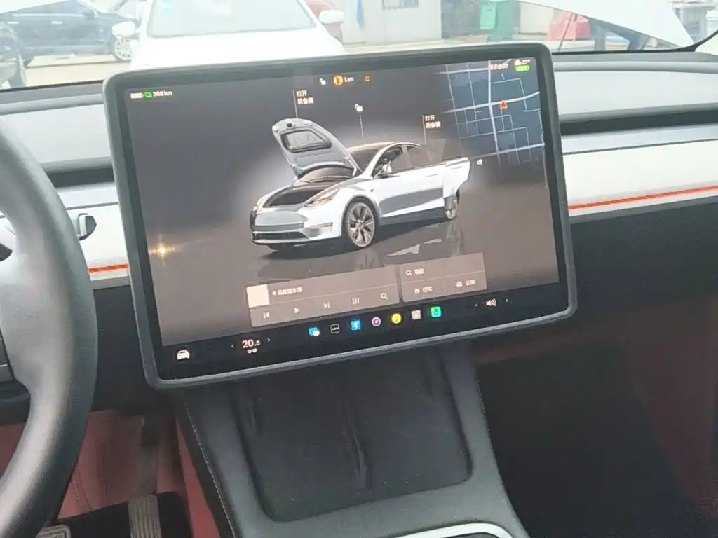 Photo 13 - Tesla Model Y