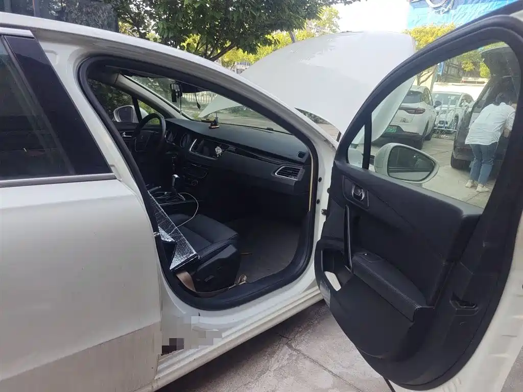 Peugeot 508 2012 2.0L Automatic Smart Edition фото 16