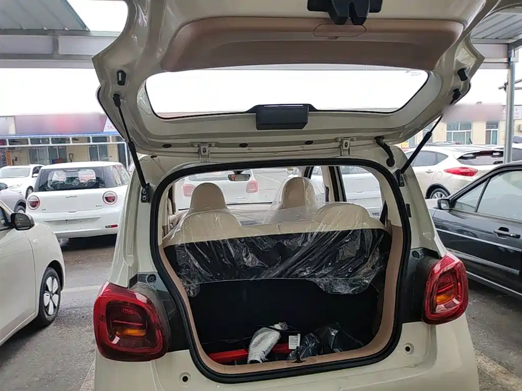 Wuling Motors Hongguang MINIEV 2026 2025 4-Door Advanced