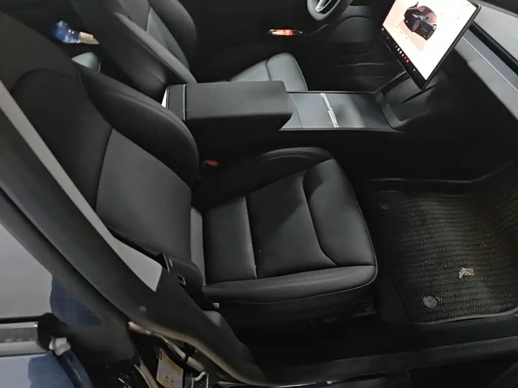 Фото 25 - Tesla Model 3
