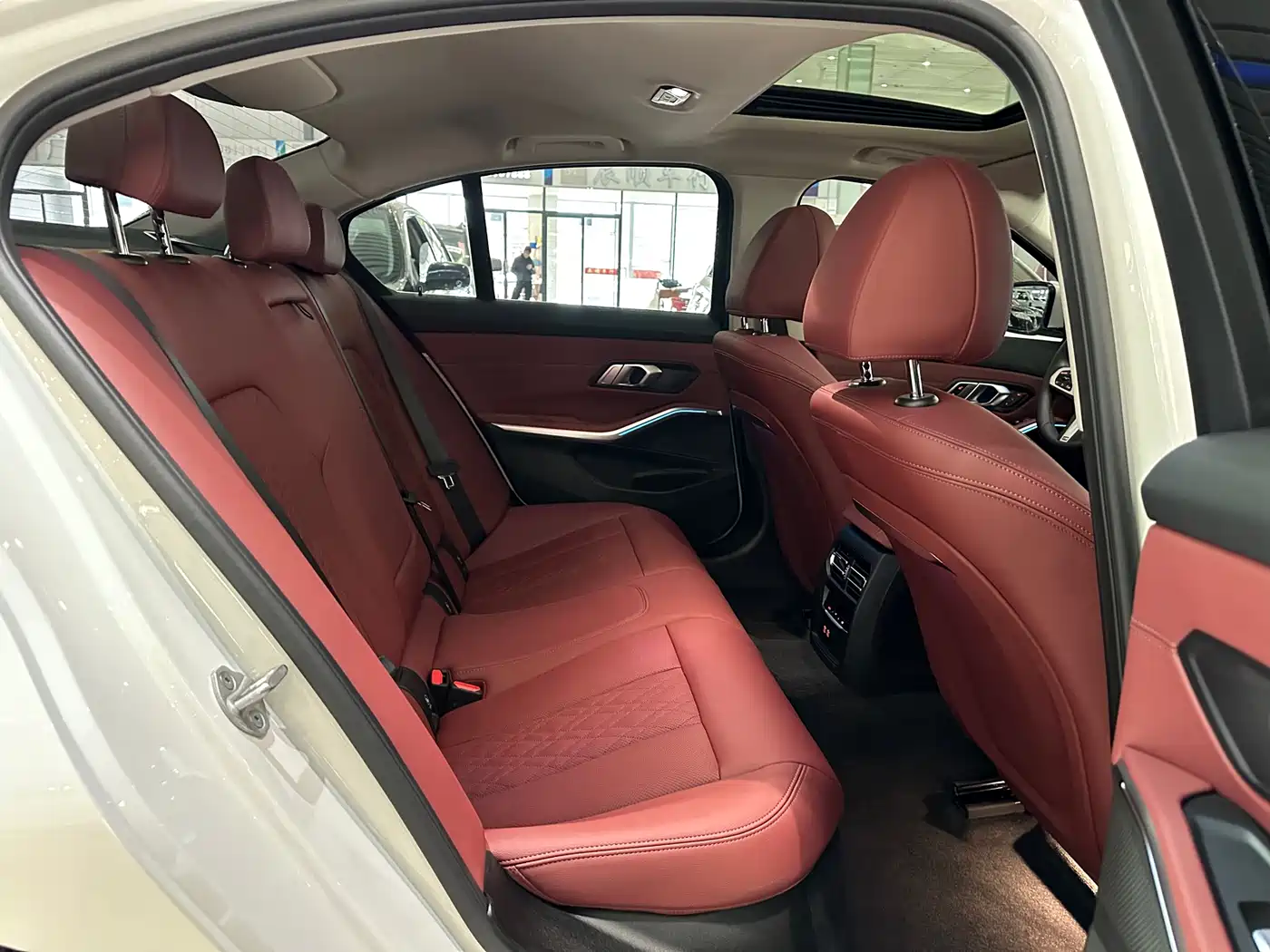 BMW 3 Series 2024 325i M Sport Package фото 11