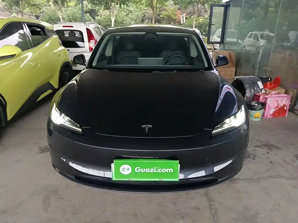 Фото 3 - Tesla Model 3