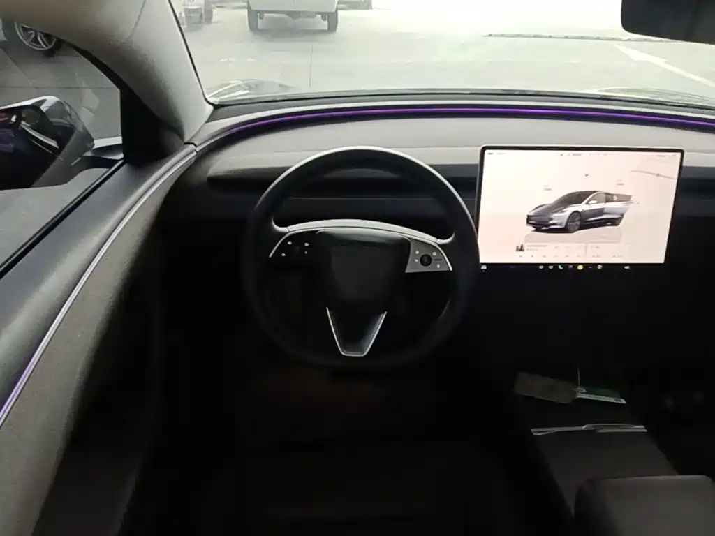 Фото 11 - Tesla Model 3