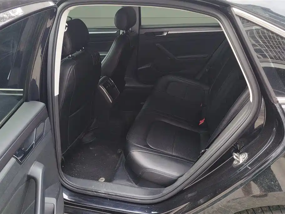 Volkswagen Passat 2017 280TSI DSG Prestige фото 11