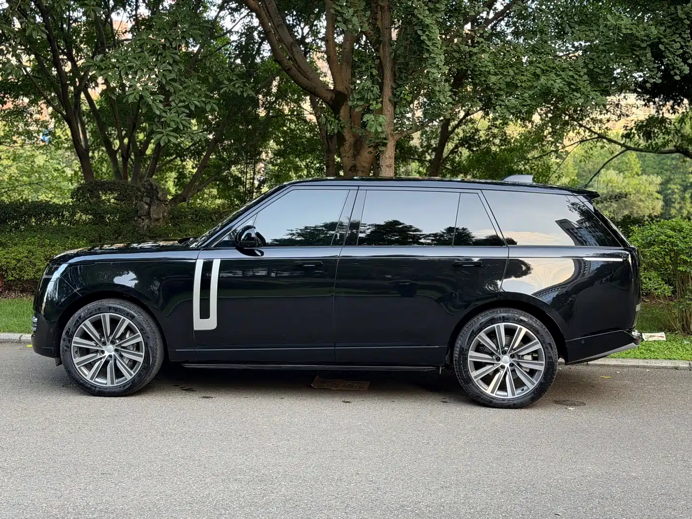 Land Rover Range Rover 2026 2025 3.0 L6 400PS Genesis Extended Wheelbase