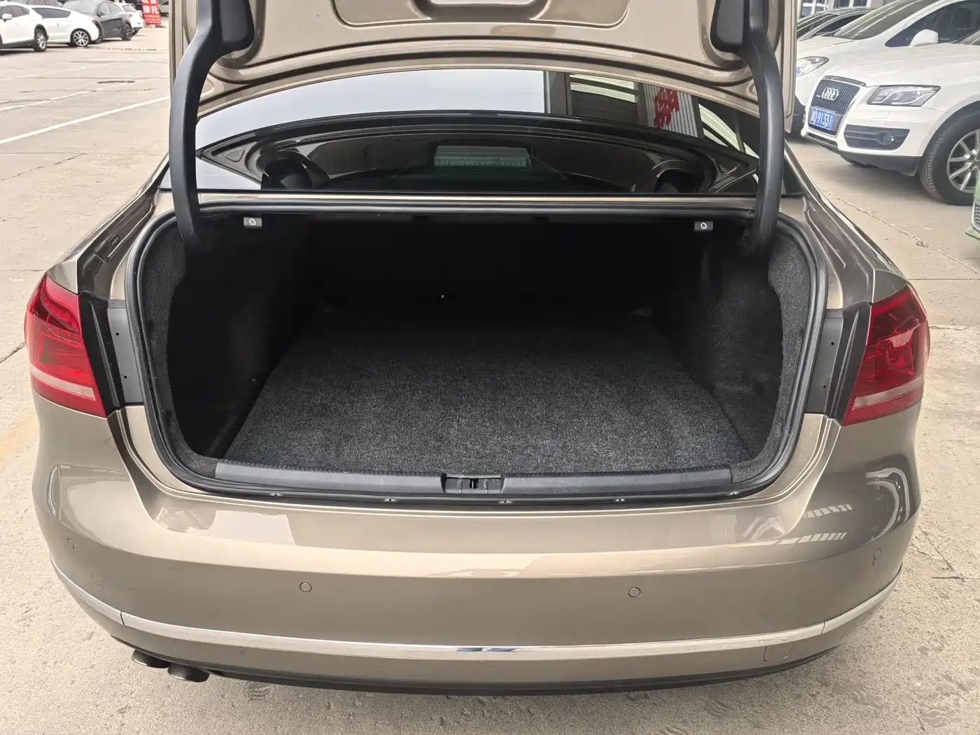 Volkswagen Passat 2014 2.0TSI DSG Executive Navigation Edition фото 8