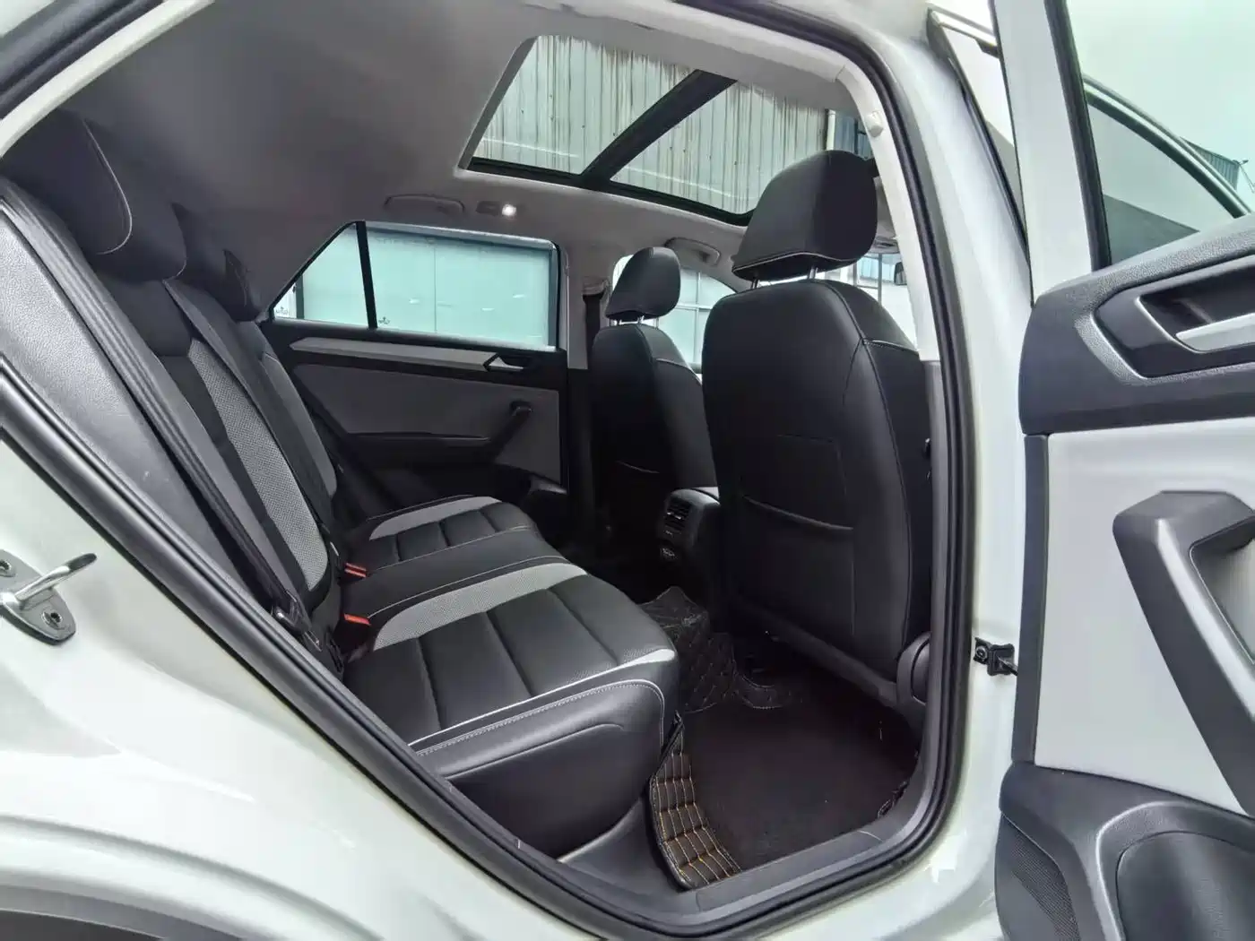 Volkswagen T-ROC 2023 280TSI DSG 2WD Time Edition фото 12