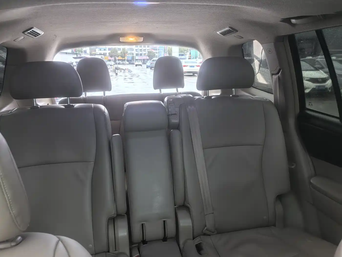 Toyota Highlander 2011 2.7L 2WD 7-seat Luxury фото 8