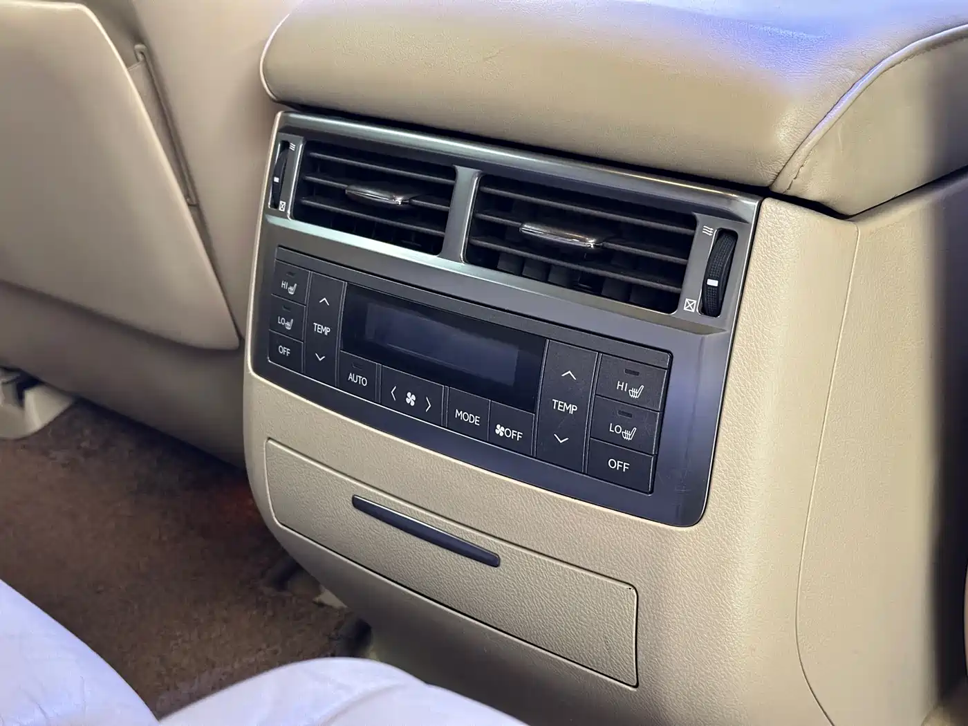 Lexus LX 2009 570 фото 17