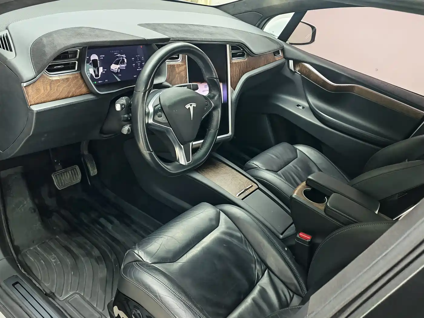 TESLA MODEL X