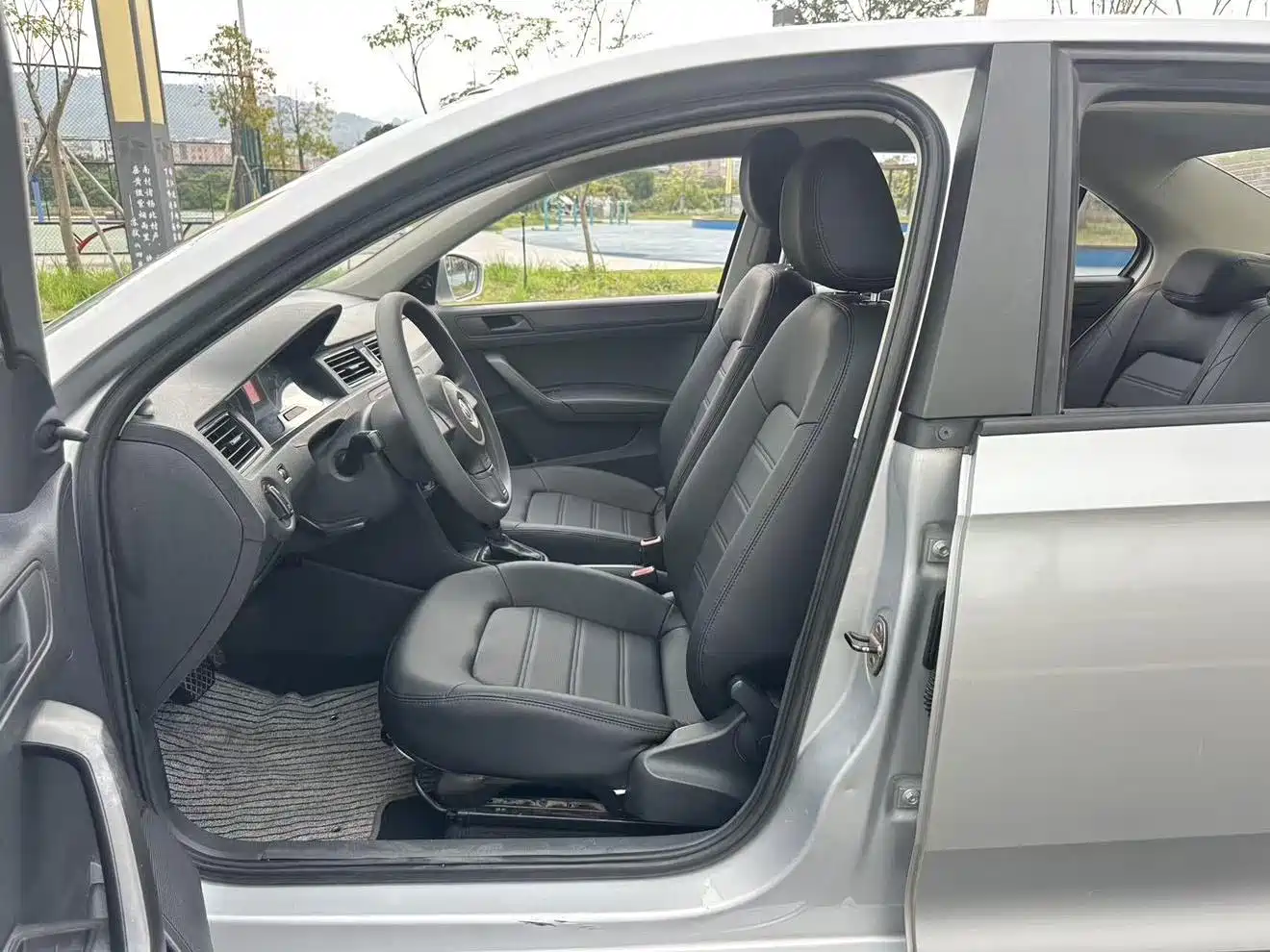 Volkswagen Santana 2013 1.6L Automatic Trend Edition фото 8