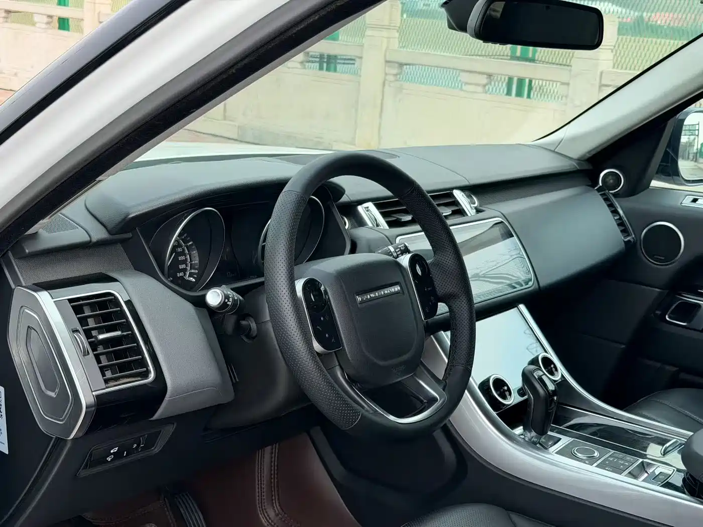 Land Rover Range Rover Sport 2015 3.0 SC V6 HSE фото 4