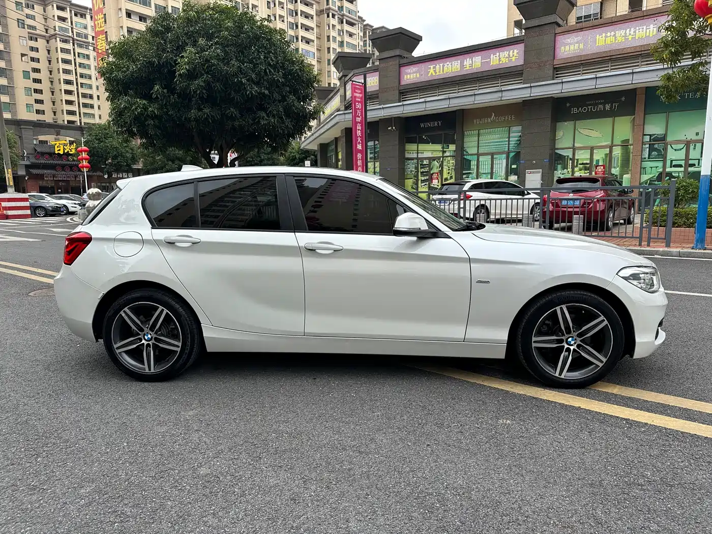 BMW 1 Series (Import) 2016 120i Sport Design Package фото 4