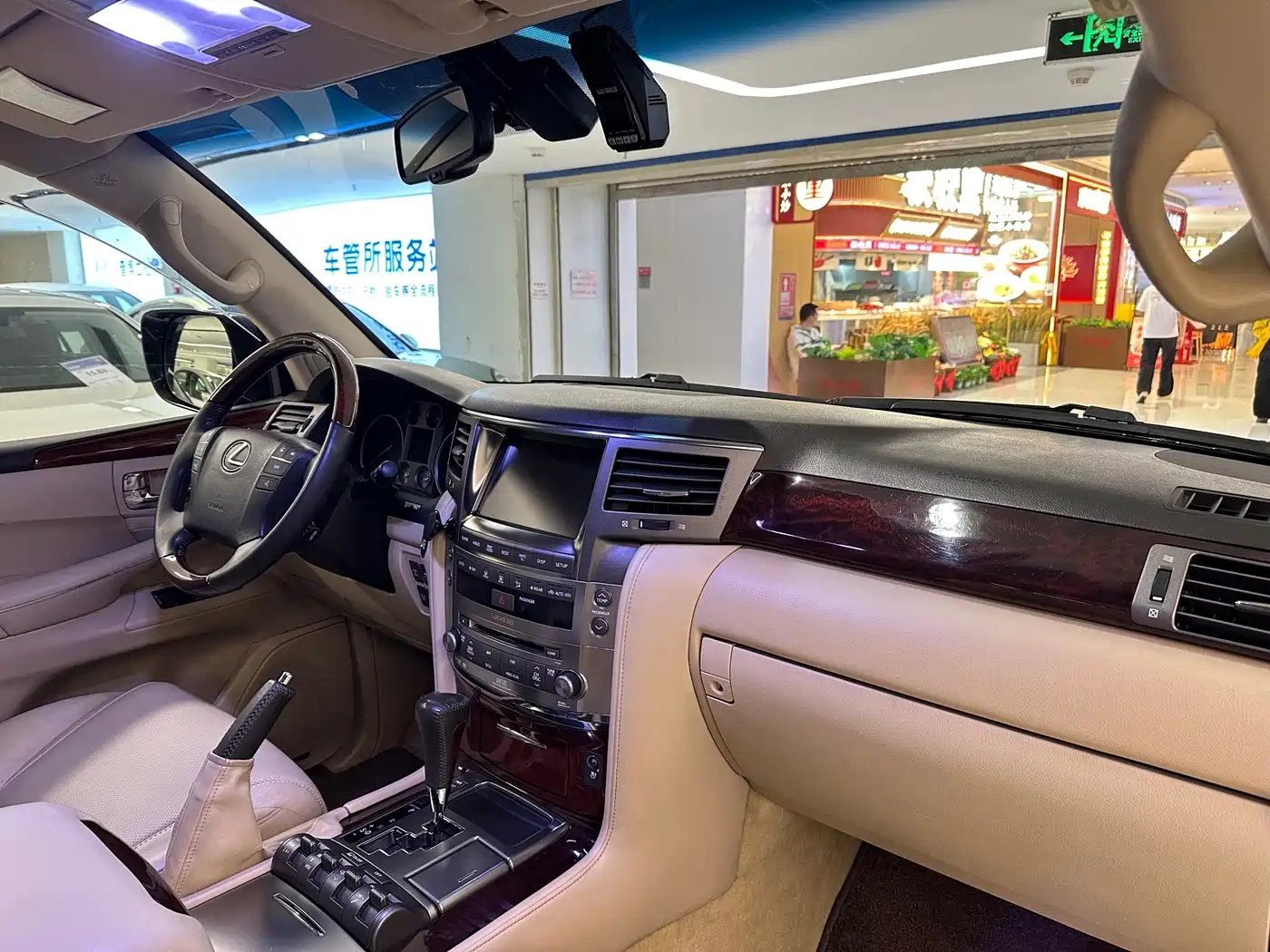 Lexus LX 2009 570 фото 13