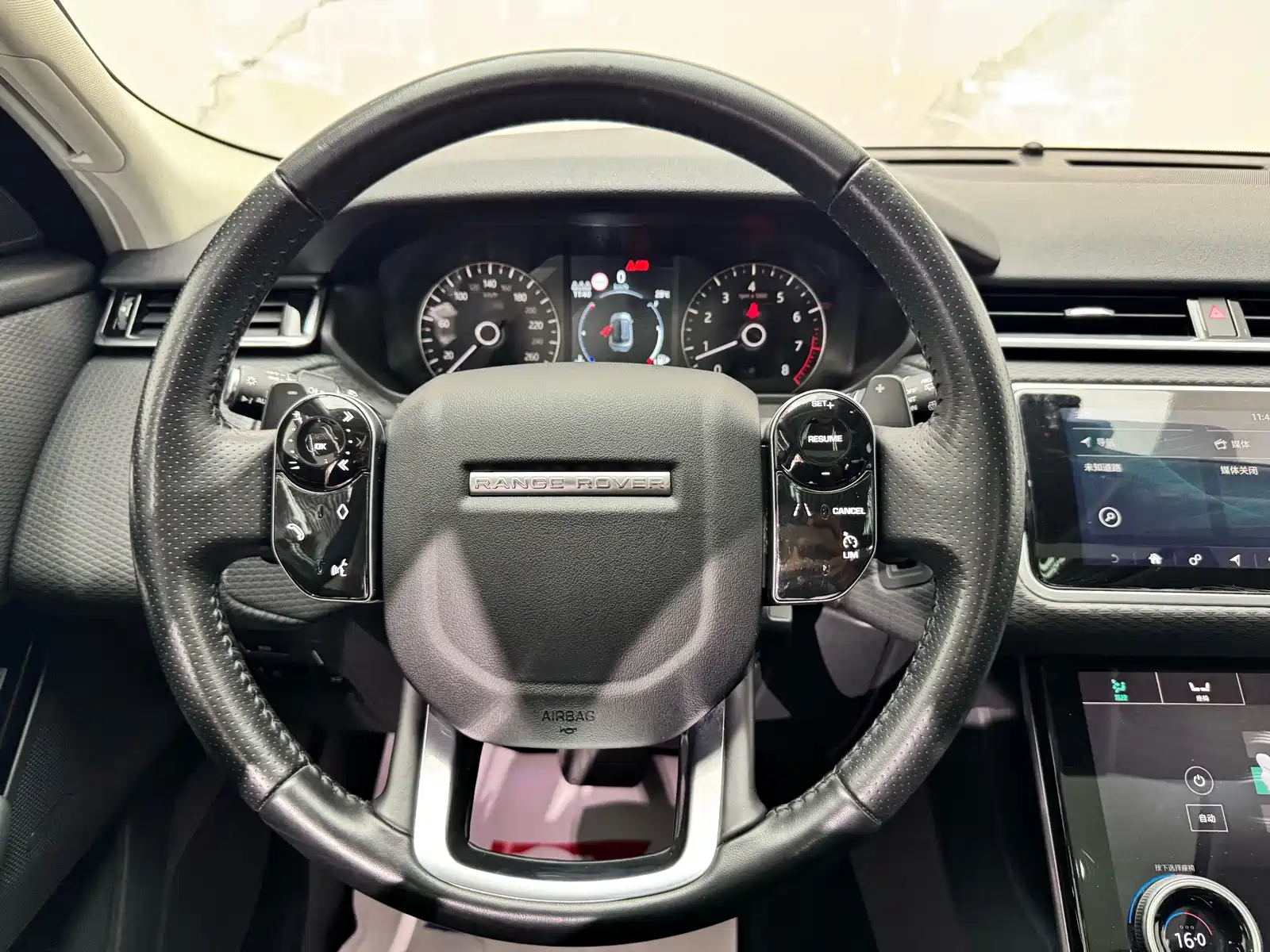 Фото 10 - Land Rover Range Rover Velar
