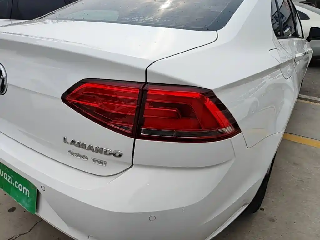 صورة 8 - Volkswagen Lamando