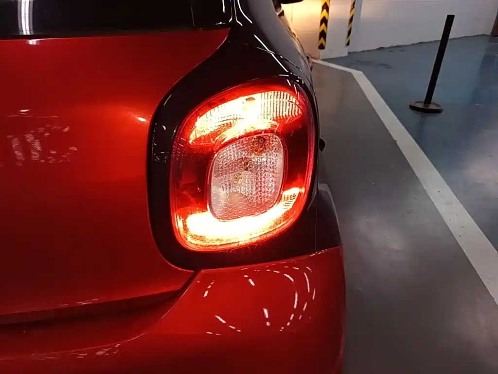 smart forfour 2018 2018 Model 0.9T 66kW Fashion Edition