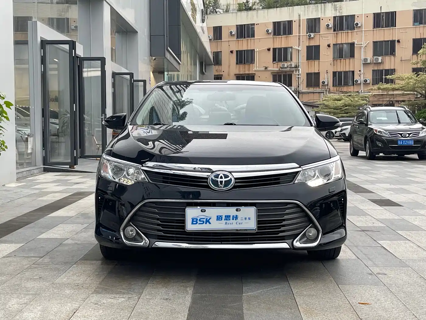 Toyota Camry 2016 Hybrid 2.5HG 10th Anniversary Luxury Navigation Edition фото 2