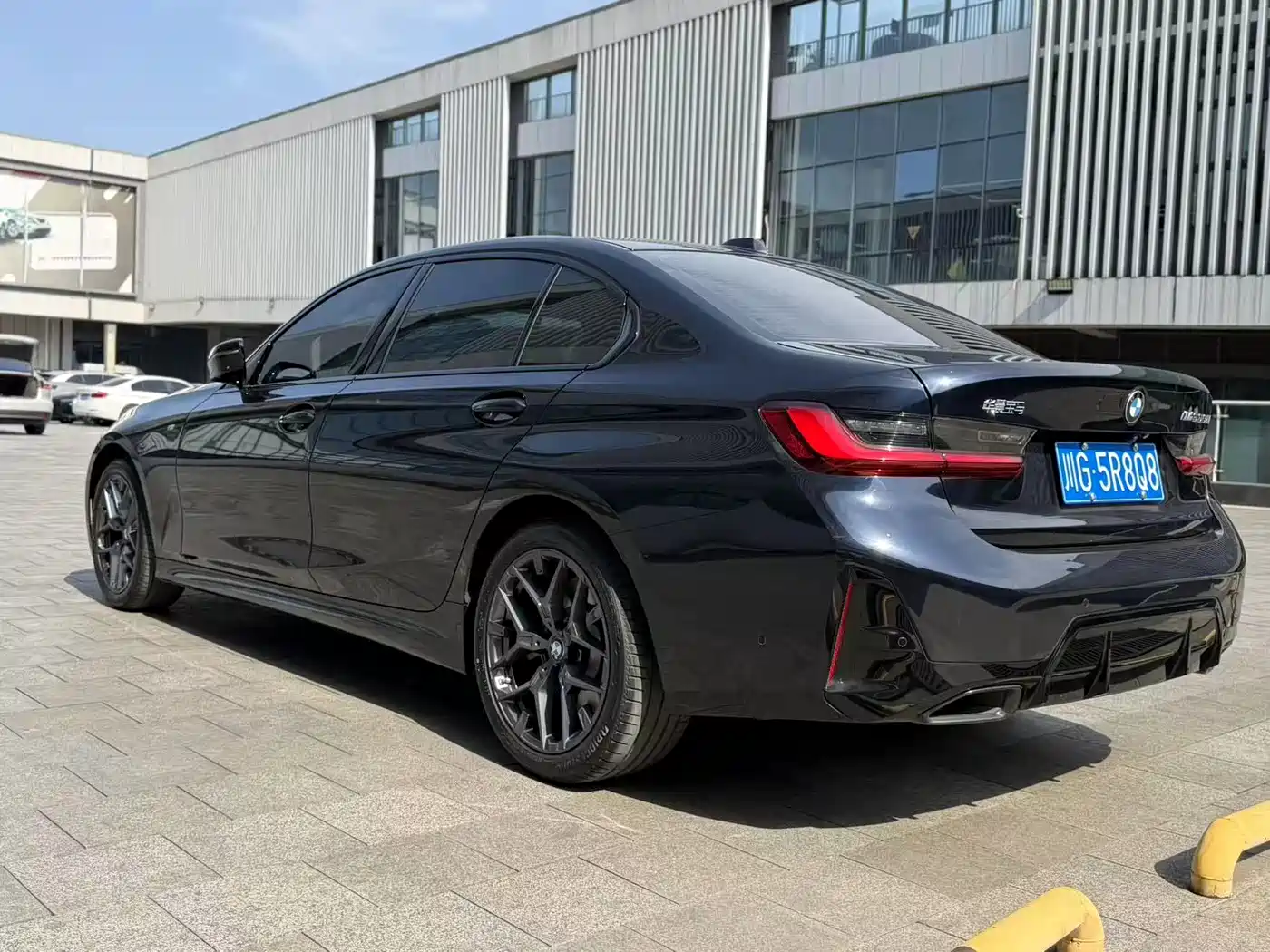 BMW 3 Series 2025 330Li M Sport Night Edition фото 7
