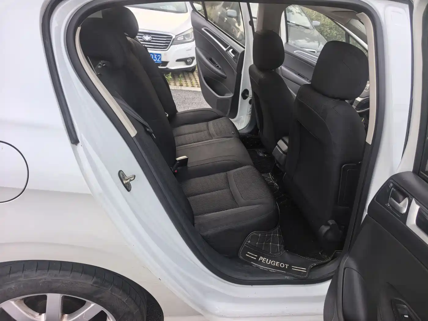 Peugeot 308 2014 Model Joy Edition Classic 1.6L Automatic Trend Style фото 10