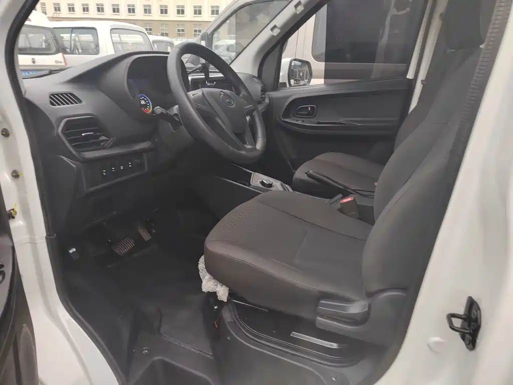 Changan Kaicheng Changan Ruixing EM80 2025 2025 Passenger Version Comfort 6-seater 300km Dual Swing Doors