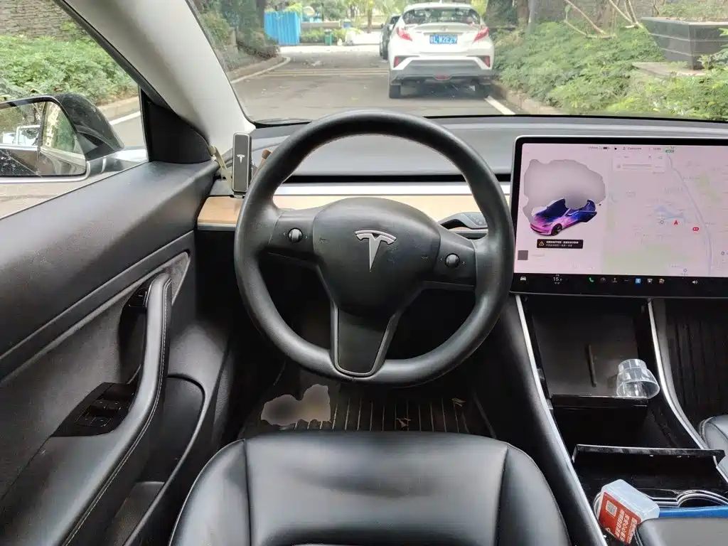 Фото 11 - Tesla Model 3