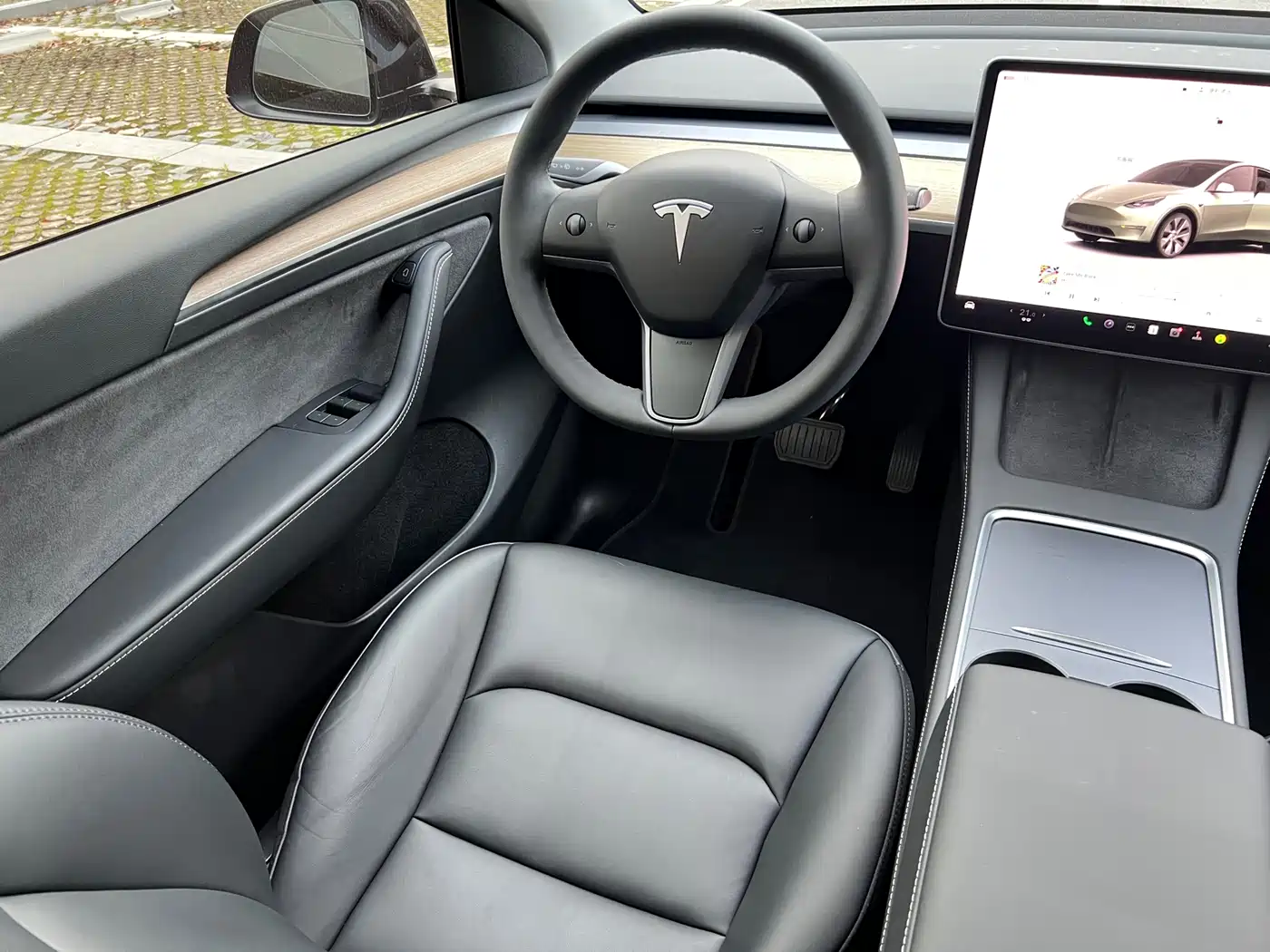 TESLA MODEL Y