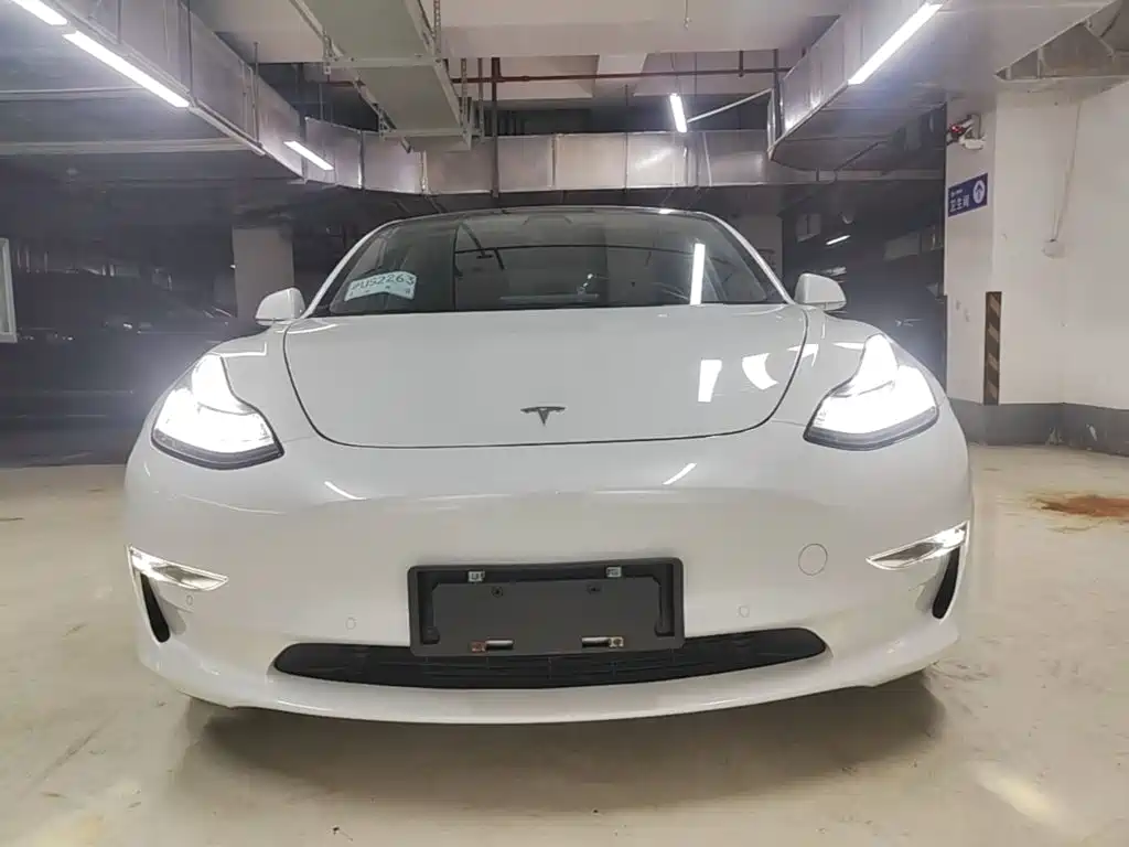 Фото 3 - Tesla Model 3