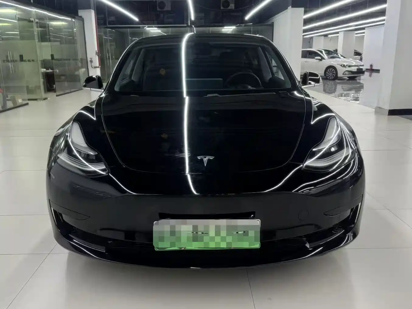 Фото 2 - Tesla Model 3