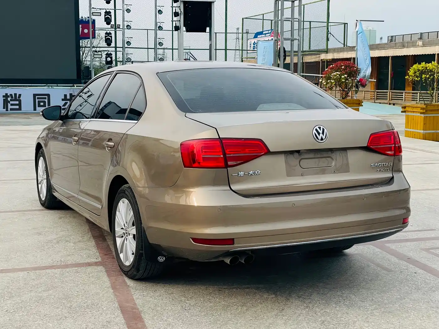Volkswagen Sagitar 2015 230TSI Automatic Comfort фото 13