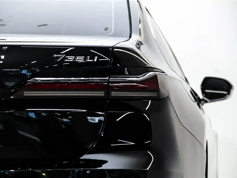 BMW 7 Series 2023 Model 735Li M Sport Package фото 11