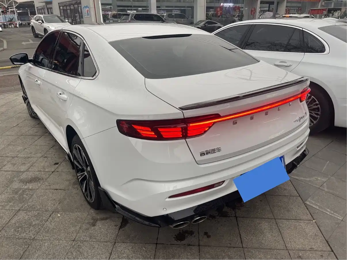 Фото 9 - Geely Preface