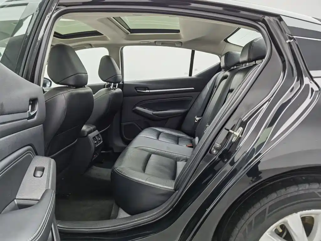 Photo 15 - Nissan Teana