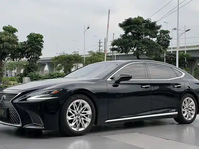 LEXUS LS
