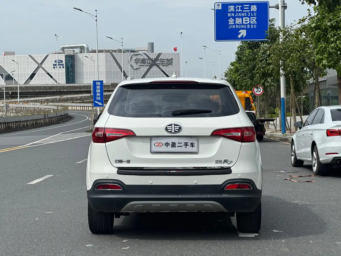 FAW Senya R7 2017 2017 Model 1.6L Manual Luxury