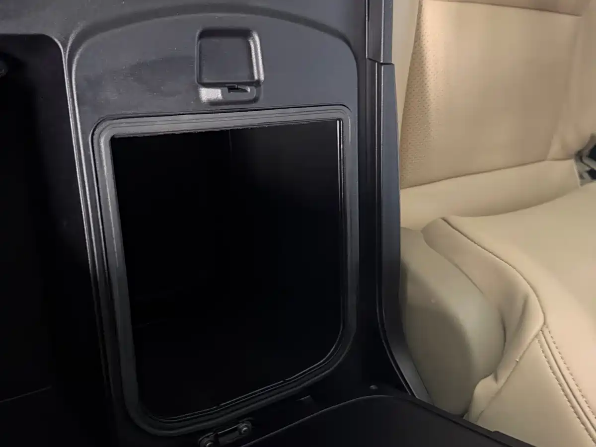 Toyota Sequoia 2015 2010 5.7 Platinum Edition