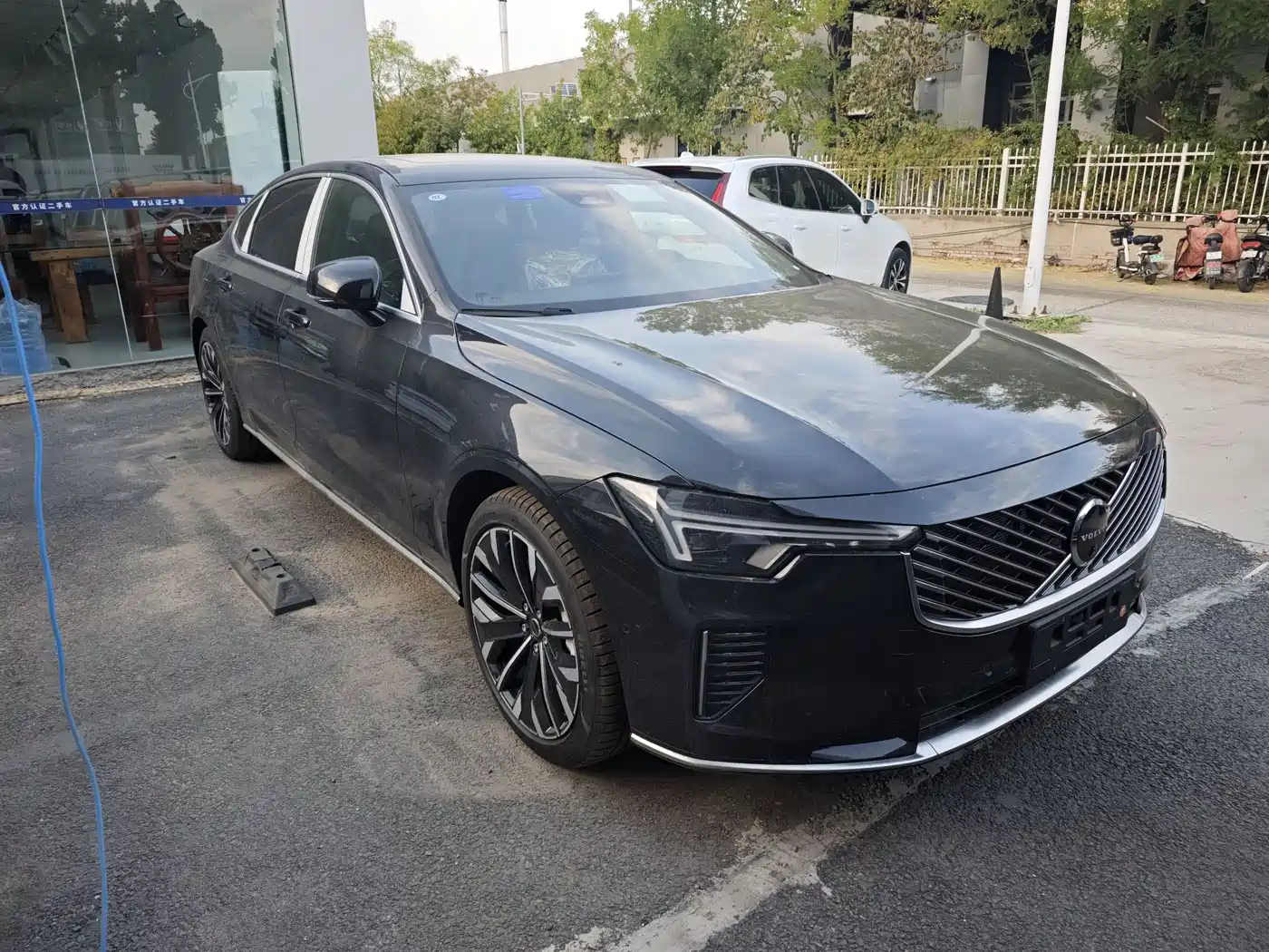 2025 Volvo S90