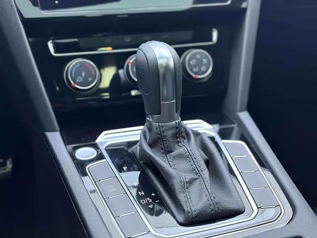Volkswagen Magotan 2023 2 Million Units Commemorative Edition 280TSI DSG Comfort фото 21
